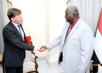 نائب البرهان يوجه رسائل لمبعوث بريطانيا للسودان نائب البرهان يوجه رسائل لمبعوث بريطانيا للسودان