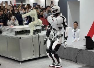 روبوتات يابانية جديدة تطفئ النيران وتنقذ القطط روبوتات يابانية جديدة تطفئ النيران وتنقذ القطط