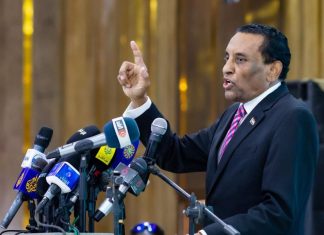 كامل إدريس يُحيي الشعب السوداني لدعمه القوات المسلحة كامل إدريس يُحيي الشعب السوداني لدعمه القوات المسلحة