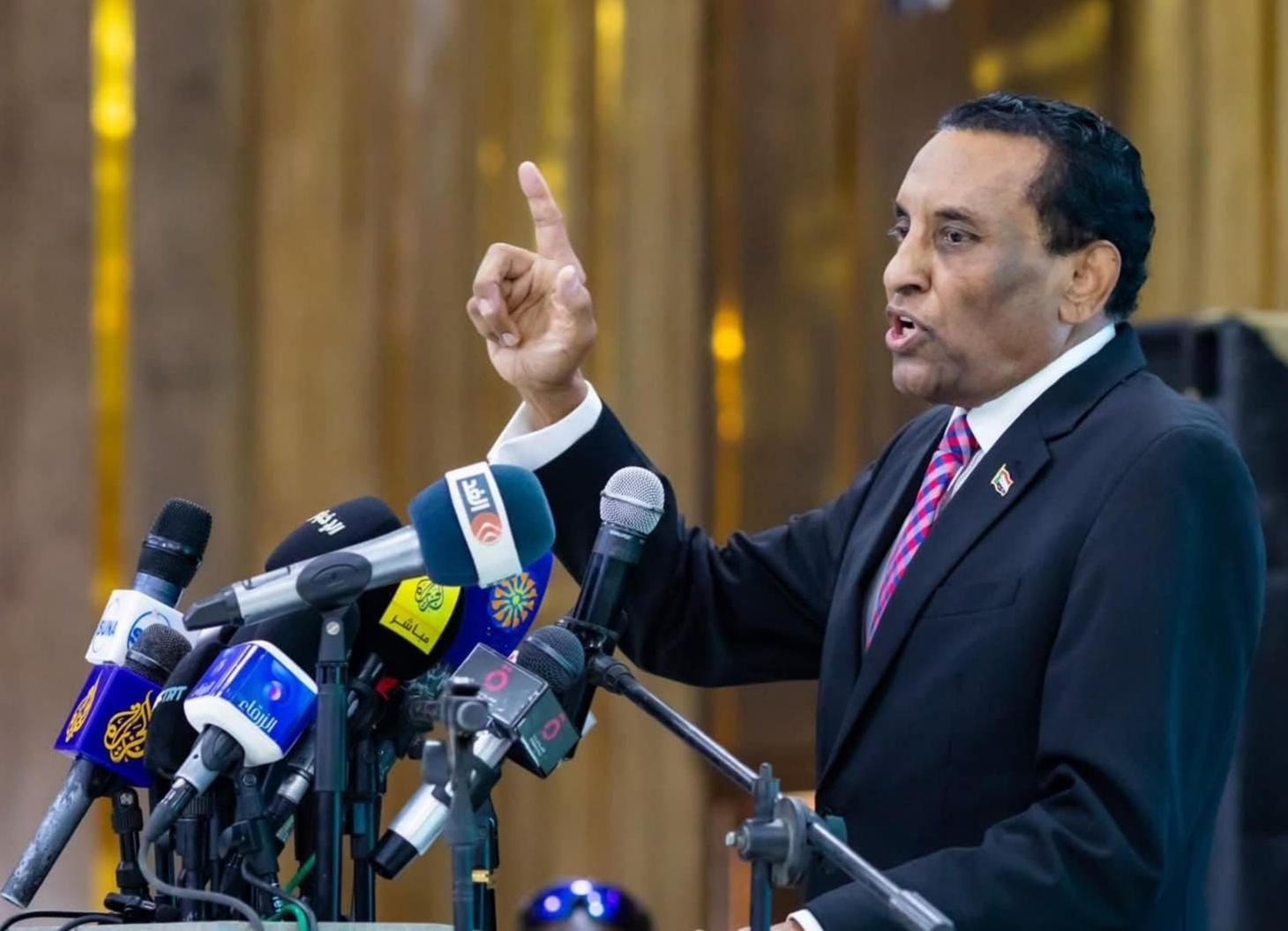 كامل إدريس يُحيي الشعب السوداني لدعمه القوات المسلحة كامل إدريس يُحيي الشعب السوداني لدعمه القوات المسلحة