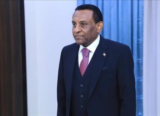 رئيس وزراء السودان يدعو لتصنيف الدعم السريع “مجموعة إرهابية” رئيس وزراء السودان يدعو لتصنيف الدعم السريع "مجموعة إرهابية"