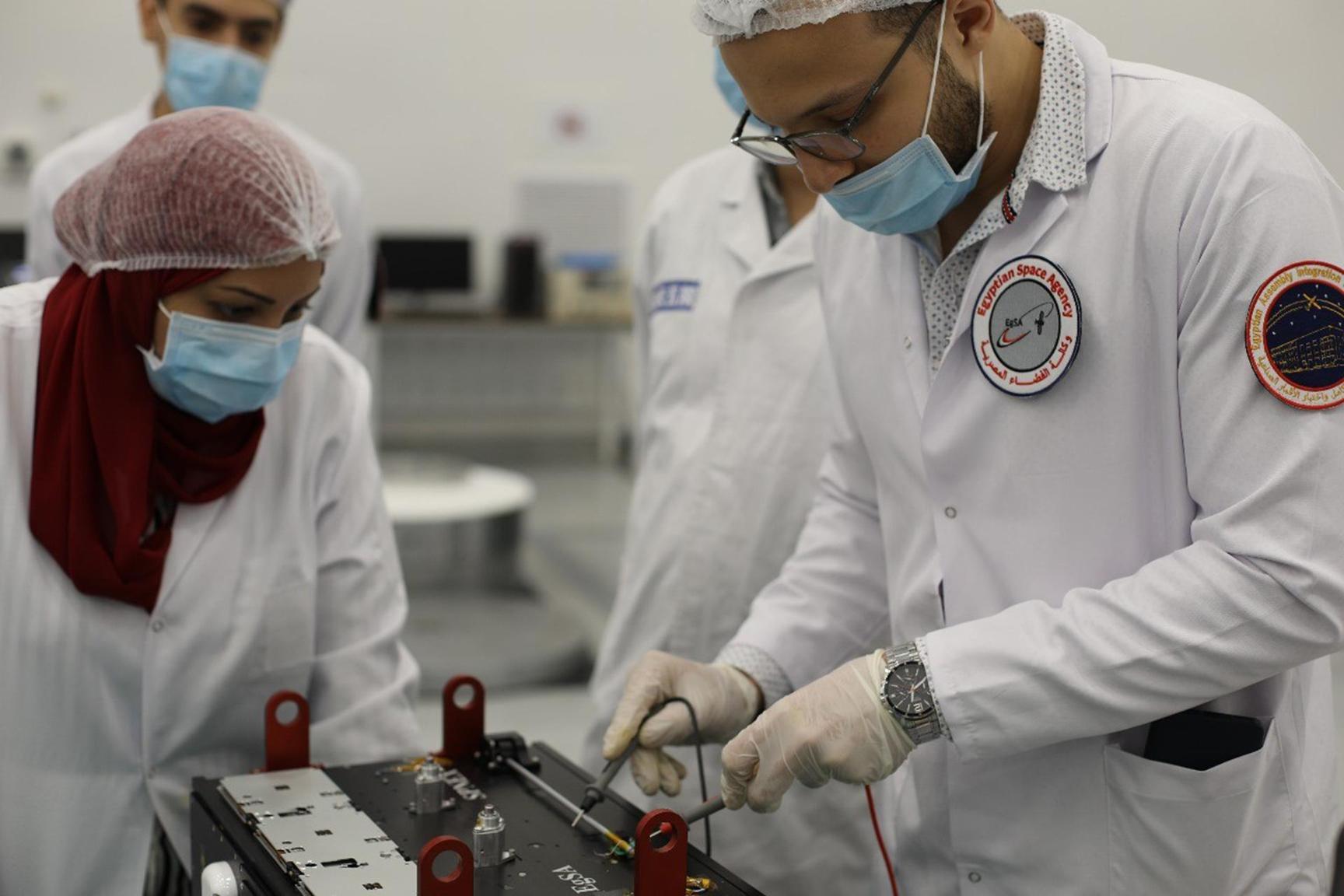 مصر تطلق مصر تطلق