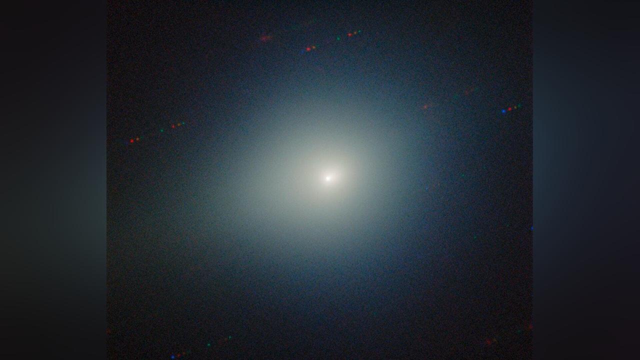 المذنب الضيف 3 آي/أطلس يلمع بالأخضر وهو يودّع النظام الشمسي المذنب الضيف 3 آي/أطلس يلمع بالأخضر وهو يودّع النظام الشمسي