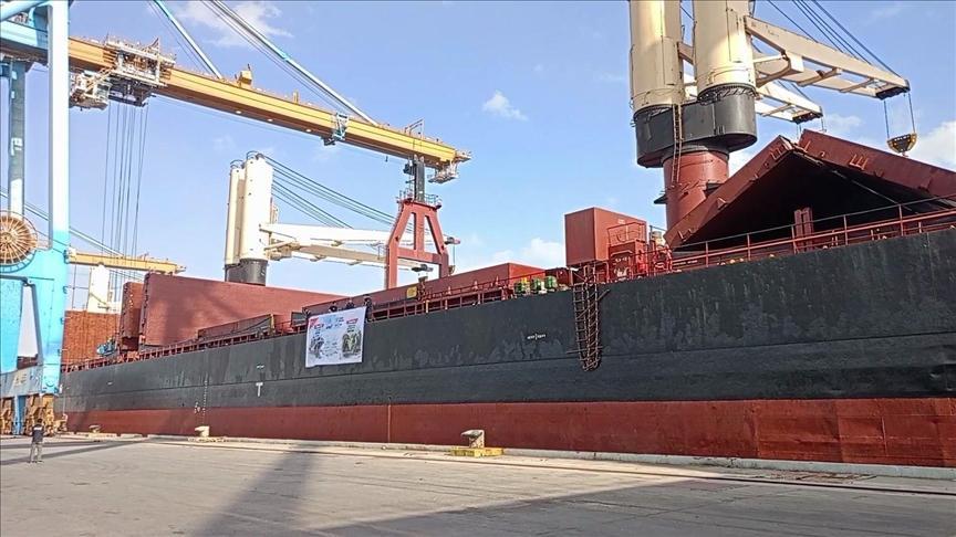 سفينة مساعدات تركية تصل السودان محمّلة بأكثر من 10 آلاف خيمة سفينة مساعدات تركية تصل السودان محمّلة بأكثر من 10 آلاف خيمة