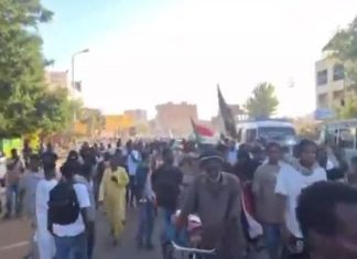 الشرطة السودانية تستخدم الغاز لتفريق تظاهرات ديسمبر الشرطة السودانية تستخدم الغاز لتفريق تظاهرات ديسمبر