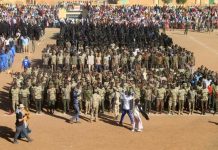 كولومبيون يستدرجون إلى حقول القتل في دارفور كولومبيون يستدرجون إلى حقول القتل في دارفور