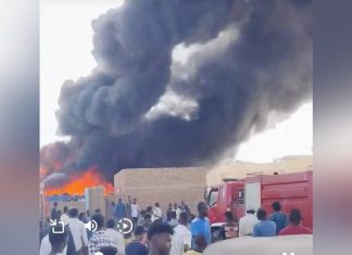 اندلاع حريق ضخم في عطبرة وسحب الدخان تغطي سماء المدينة اندلاع حريق ضخم في عطبرة وسحب الدخان تغطي سماء المدينة