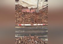 ضبط مئات من “كراتين السجائر” مهربة داخل شاحنة “طوب” ضبط مئات من “كراتين السجائر” مهربة داخل شاحنة “طوب”