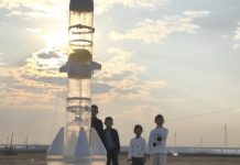 طلاب يصنعون صاروخًا مائيًا ثنائي المراحل طلاب يصنعون صاروخًا مائيًا ثنائي المراحل