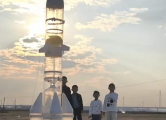 طلاب يصنعون صاروخًا مائيًا ثنائي المراحل طلاب يصنعون صاروخًا مائيًا ثنائي المراحل