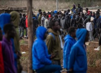 السودان يشدد على ترحيل الأجانب واللاجئين المخالفين للإقامة السودان يشدد على ترحيل الأجانب واللاجئين المخالفين للإقامة