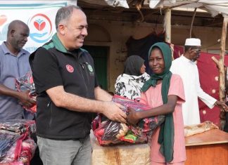 مساعدات إنسانية تركية لآلاف الأشخاص في السودان مساعدات إنسانية تركية لآلاف الأشخاص في السودان