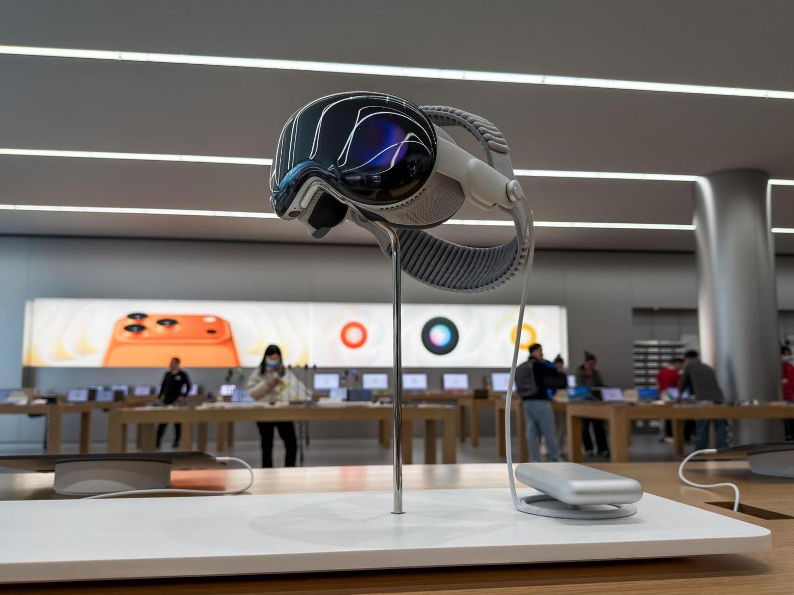 آبل تخفض إنتاج فيجن برو وتؤجل إطلاق آيفون 18 القياسي آبل تخفض إنتاج فيجن برو وتؤجل إطلاق آيفون 18 القياسي