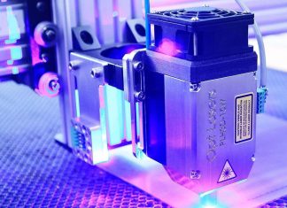 أينشتاين: انحناء مسار الإلكترون بسبب هندسة خفية أينشتاين: انحناء مسار الإلكترون بسبب هندسة خفية