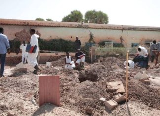 تواصل عمليات نقل ودفن رفاة شهداء معركة الكرامة بالخرطوم تواصل عمليات نقل ودفن رفاة شهداء معركة الكرامة بالخرطوم