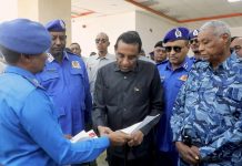 رئيس الوزراء: 10 آلاف معاملة يوميًا للمواطنين رئيس الوزراء: 10 آلاف معاملة يوميًا للمواطنين