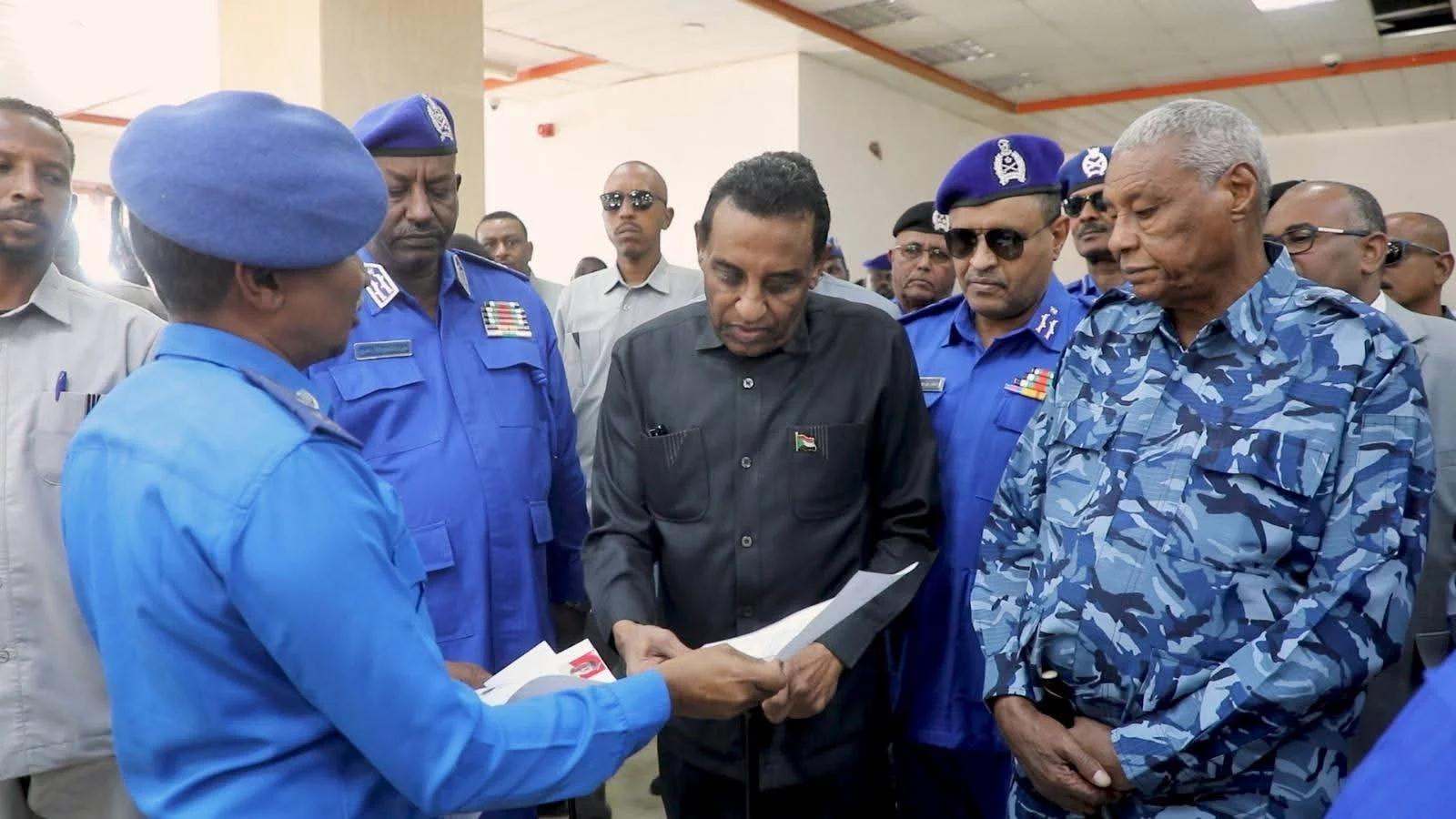 رئيس الوزراء: 10 آلاف معاملة يوميًا للمواطنين رئيس الوزراء: 10 آلاف معاملة يوميًا للمواطنين