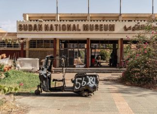 وزير سوداني لأربع وزارات وبراتب وزير واحد وزير سوداني لأربع وزارات وبراتب وزير واحد