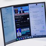 سامسونغ تطرح أول هاتف ثلاثي الطي بشاشة 10 بوصات سامسونغ تطرح أول هاتف ثلاثي الطي بشاشة 10 بوصات