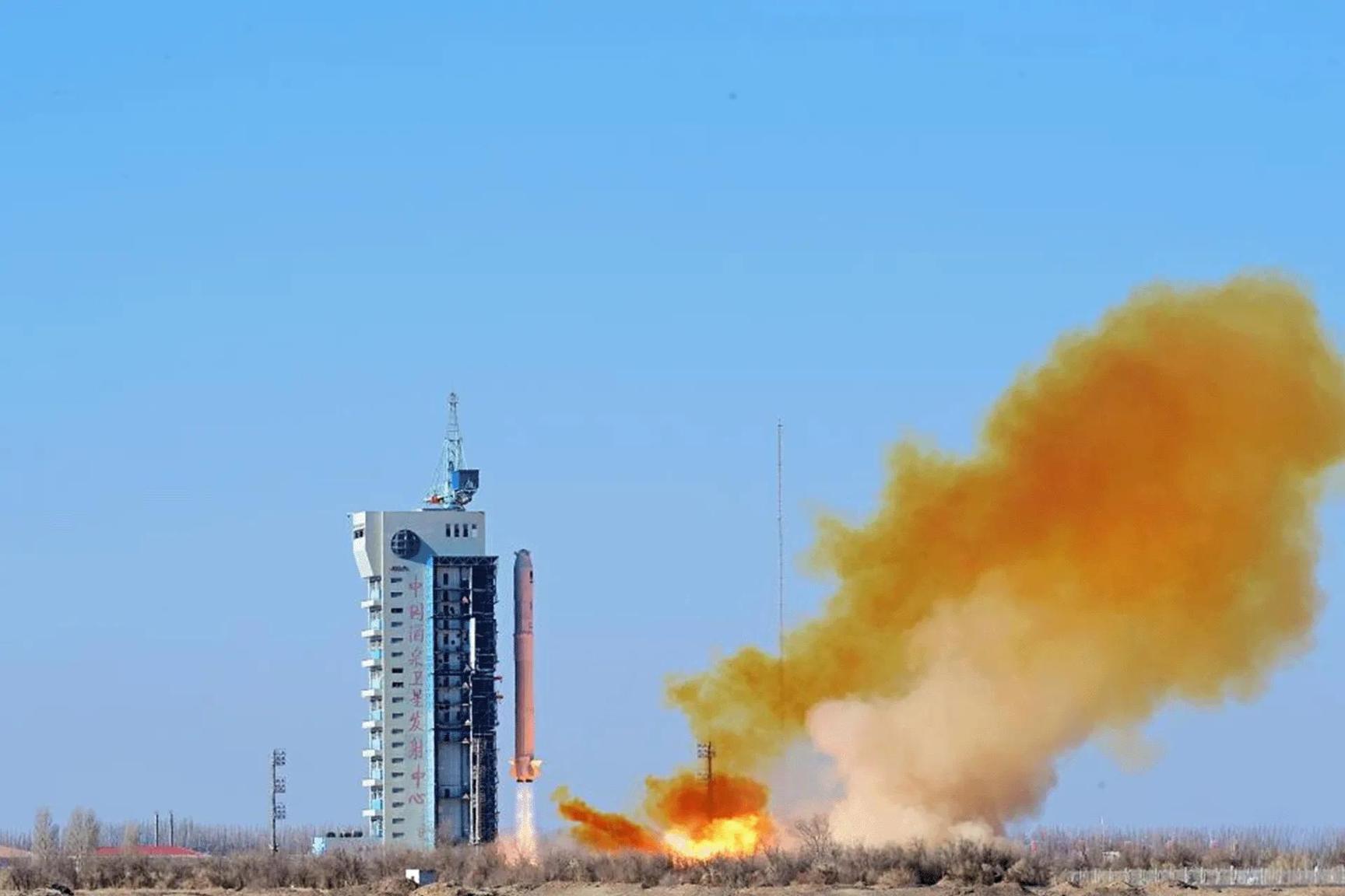 الجزائر تطلق من الصين القمر الصناعي الجزائر تطلق من الصين القمر الصناعي