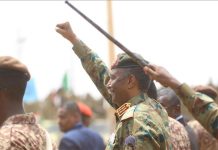 البرهان: لا هدنة مع من قتل ونهب وشرّد السودانيين البرهان: لا هدنة مع من قتل ونهب وشرّد السودانيين