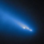 مذنب أطلس يتفكك قرب الشمس في حدث درامي مذنب أطلس يتفكك قرب الشمس في حدث درامي