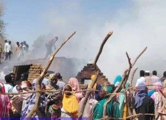 حريق ضخم يدمر حي سكني ويشرد مئات الأسر حريق ضخم يدمر حي سكني ويشرد مئات الأسر