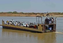 غرق 21 إثر انقلاب عبّارة في نهر النيل شمال الخرطوم غرق 21 إثر انقلاب عبّارة في نهر النيل شمال الخرطوم