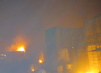 حريق ضخم في مصانع بوهيات وبلاستيك بأم درمان حريق ضخم في مصانع بوهيات وبلاستيك بأم درمان