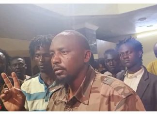 مجموعة من الدعم السريع تسلم للجيش في الأبيض. مجموعة من الدعم السريع تسلم للجيش في الأبيض.