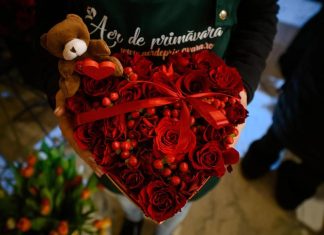 تغيرات في احتفالات عيد الحب بين الرجال والبريطانيين تغيرات في احتفالات عيد الحب بين الرجال والبريطانيين