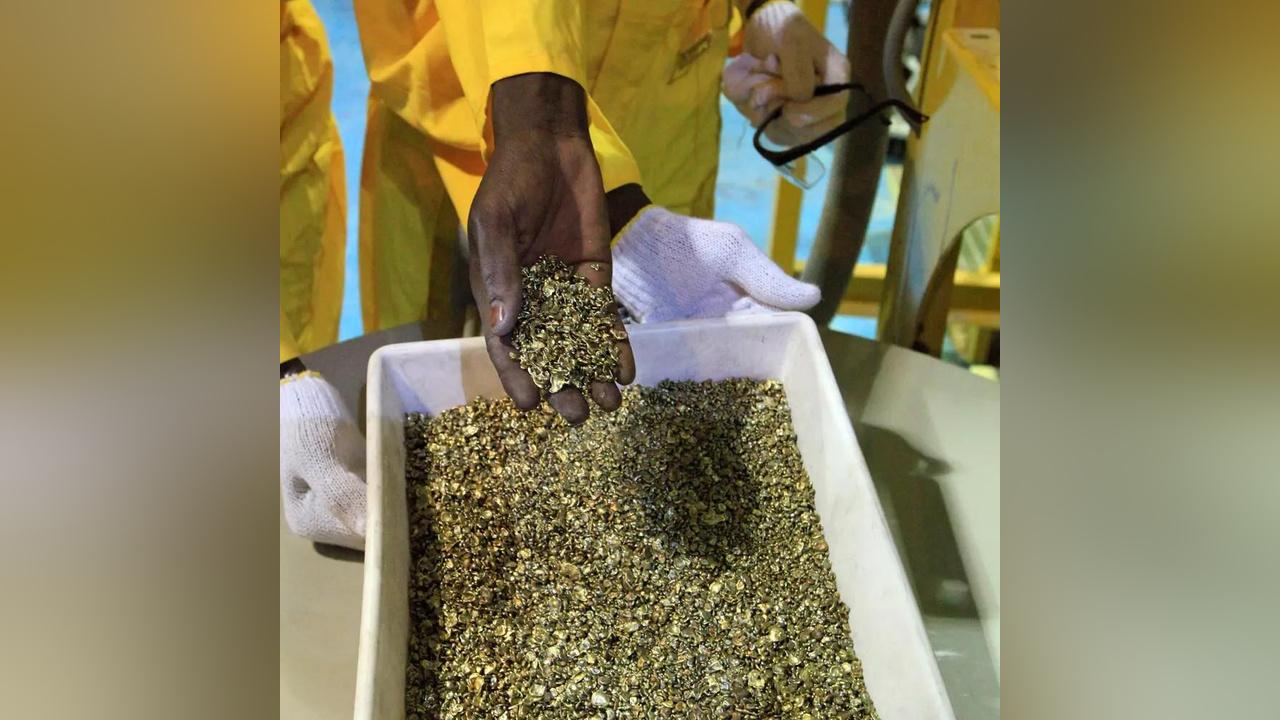 السودان يوقع اتفاقية مع شركة مصفاة الذهب السعودية السودان يوقع اتفاقية مع شركة مصفاة الذهب السعودية