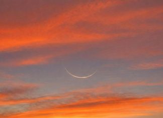 ابتسامة السماء هلال رمضان يضيء الأفق بلوحات فنية ابتسامة السماء هلال رمضان يضيء الأفق بلوحات فنية