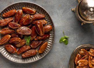 كيمياء السكر في رمضان: لماذا يفضل الجسم التمر على العصير؟ كيمياء السكر في رمضان: لماذا يفضل الجسم التمر على العصير؟