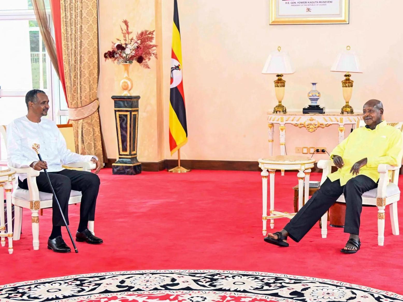 استقبال أوغندا لحميدتي دعم للإبادة الجماعية استقبال أوغندا لحميدتي دعم للإبادة الجماعية