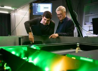 الإلكترونات وكأنها في طين.. رصد تكون “البولارون” لأول مرة الإلكترونات وكأنها في طين.. رصد تكون "البولارون" لأول مرة