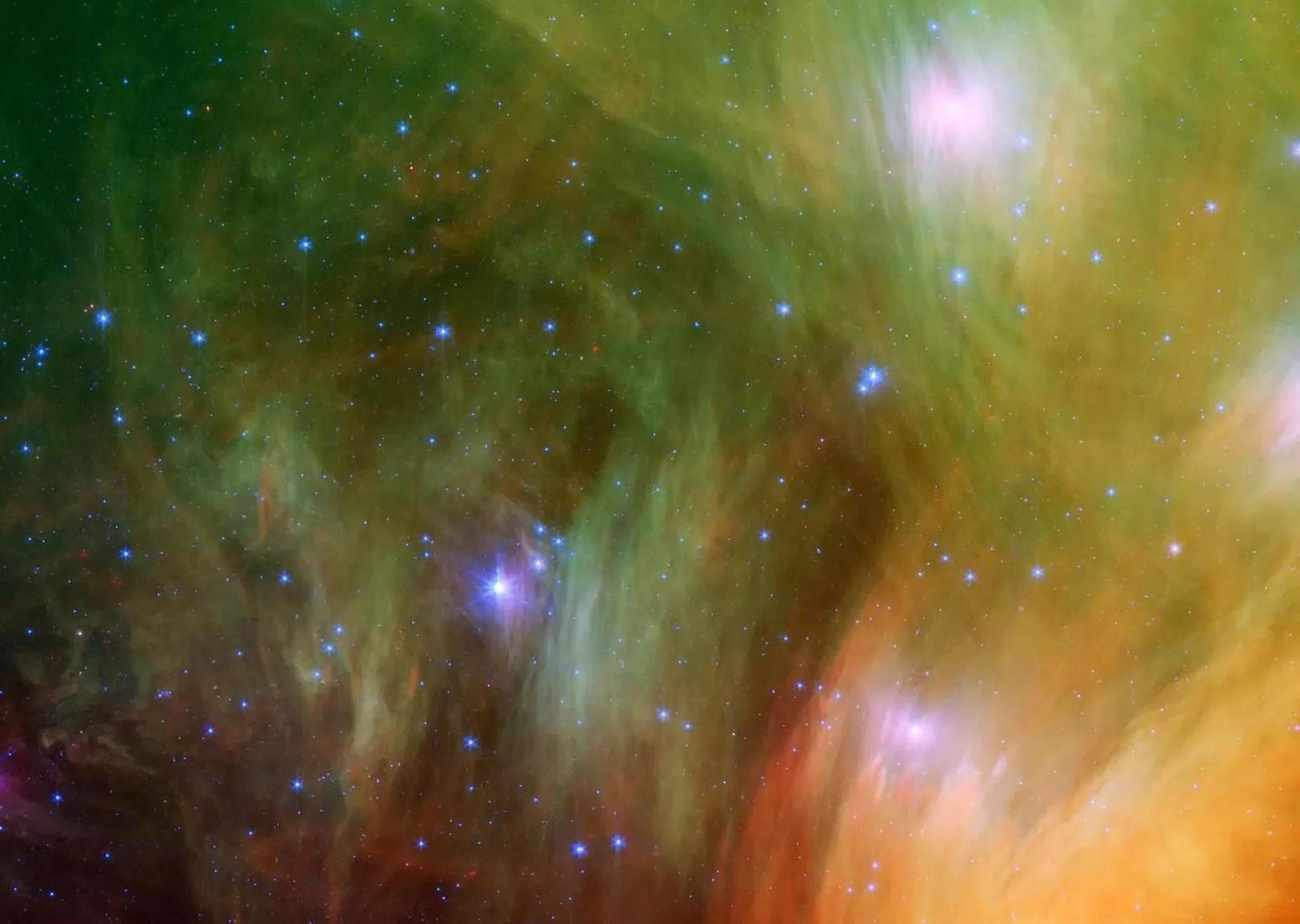 الثريا.. عنقود نجمي لا يخطئه البصر الثريا.. عنقود نجمي لا يخطئه البصر