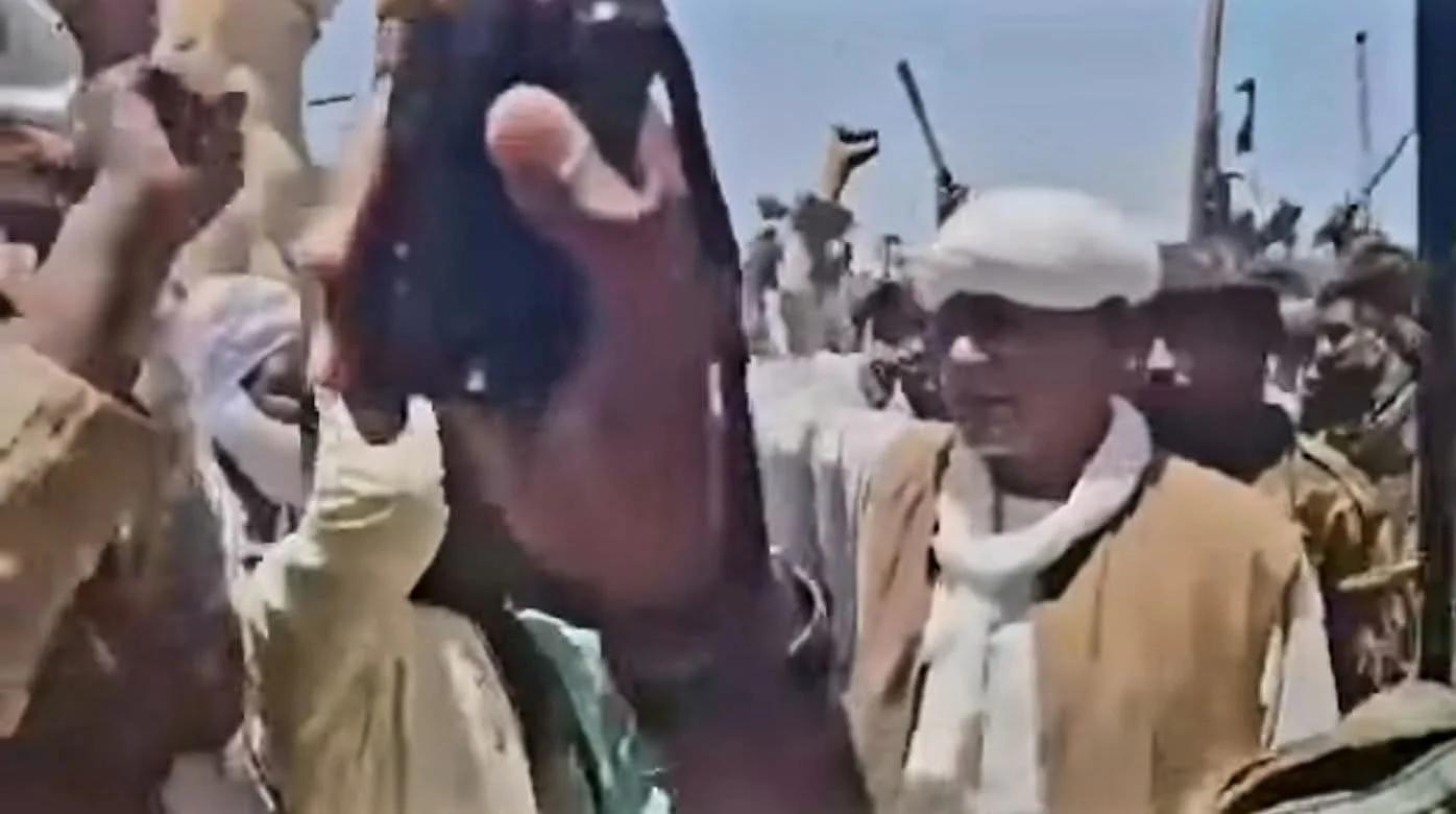 موسى هلال يظهر وسط قوات الجيش السوداني فيديو موسى هلال يظهر وسط قوات الجيش السوداني فيديو