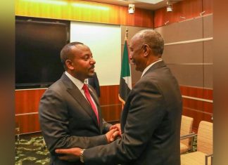 البرهان يكشف تجاهل آبي أحمد لزيارته وتهريب أسلحة البرهان يكشف تجاهل آبي أحمد لزيارته وتهريب أسلحة