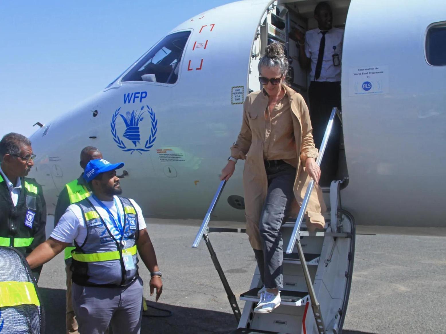 هبوط طائرة إنسانية أممية بالخرطوم وإدانات دولية هبوط طائرة إنسانية أممية بالخرطوم وإدانات دولية