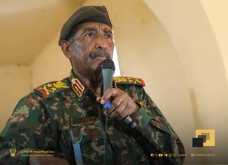 البرهان يتوعد بالقصاص للضحايا ويهدد المتمردين البرهان يتوعد بالقصاص للضحايا ويهدد المتمردين