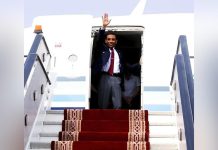 رئيس الوزراء كامل إدريس يسافر لتفقد أسرته رئيس الوزراء كامل إدريس يسافر لتفقد أسرته