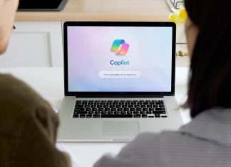 مايكروسوفت تطلق خدمة “كوبايلوت كوورك” بميزة “النقد الذاتي” مايكروسوفت تطلق خدمة "كوبايلوت كوورك" بميزة "النقد الذاتي"