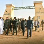 توجيهات حاسمة من رئيس الوزراء السوداني بمعبر أشكيت توجيهات حاسمة من رئيس الوزراء السوداني بمعبر أشكيت