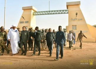 توجيهات حاسمة من رئيس الوزراء السوداني بمعبر أشكيت توجيهات حاسمة من رئيس الوزراء السوداني بمعبر أشكيت