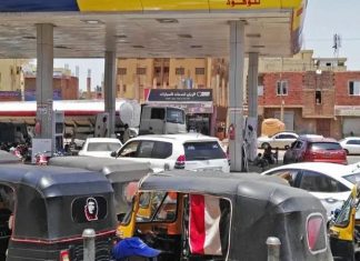 سلطات الخرطوم تفرض ضوابط لتوزيع المواد البترولية سلطات الخرطوم تفرض ضوابط لتوزيع المواد البترولية