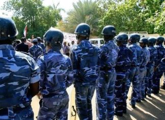 عصابة مسلحة تعتدي على ضابط وتنهب هاتفه بالخرطوم عصابة مسلحة تعتدي على ضابط وتنهب هاتفه بالخرطوم