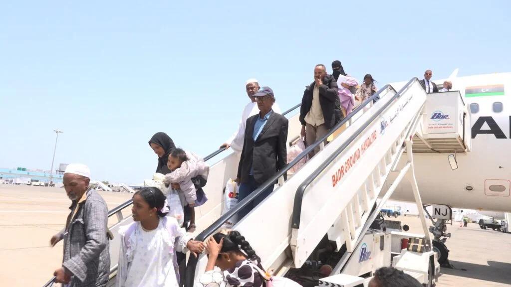 عودة آلاف السودانيين من ليبيا ومصر طوعًيا عودة آلاف السودانيين من ليبيا ومصر طوعًيا