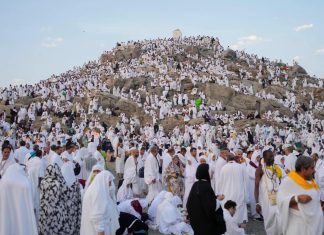 جبل عرفات.. أعجوبة جيولوجية عمرها 9 ملايين عام جبل عرفات.. أعجوبة جيولوجية عمرها 9 ملايين عام