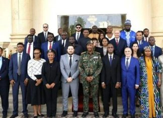 الاتحاد الأفريقي يدعم وحدة السودان ويرفض حكومات موازية الاتحاد الأفريقي يدعم وحدة السودان ويرفض حكومات موازية